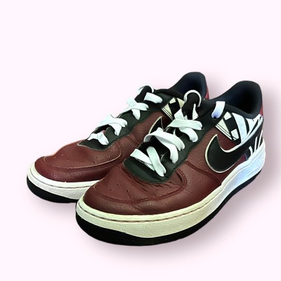The Nike Air Force 1 Low LV8 Red - Youth 4Y - Picture 1 of 4